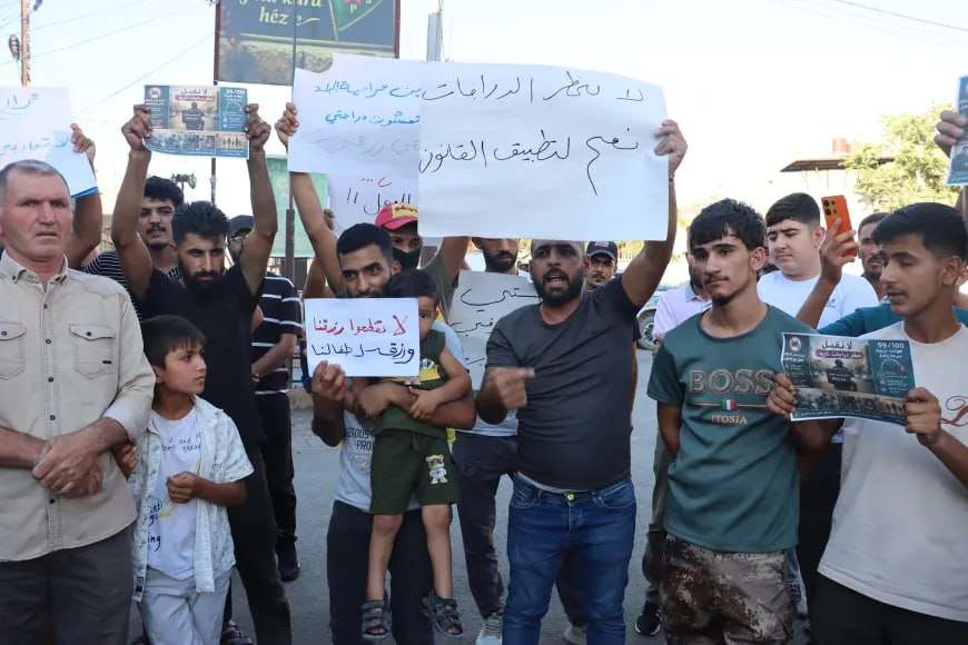 احتجاجات في القامشلي وجل آغا رفضًا لحظر الدراجات النارية