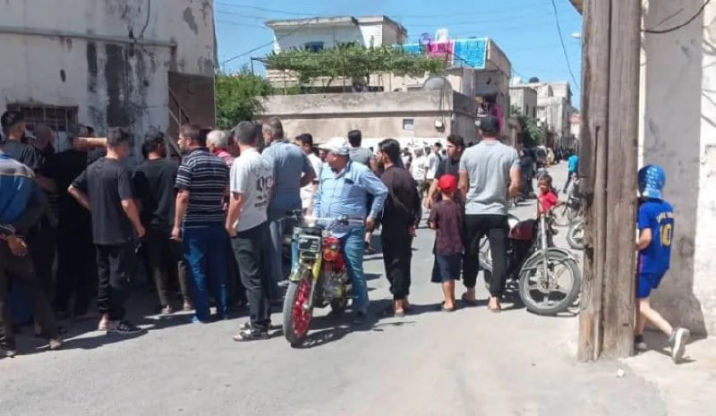 استمرار هدم المنازل في قرية المزرعة بريف حمص وسط احتجاجات ونزوح للأهالي