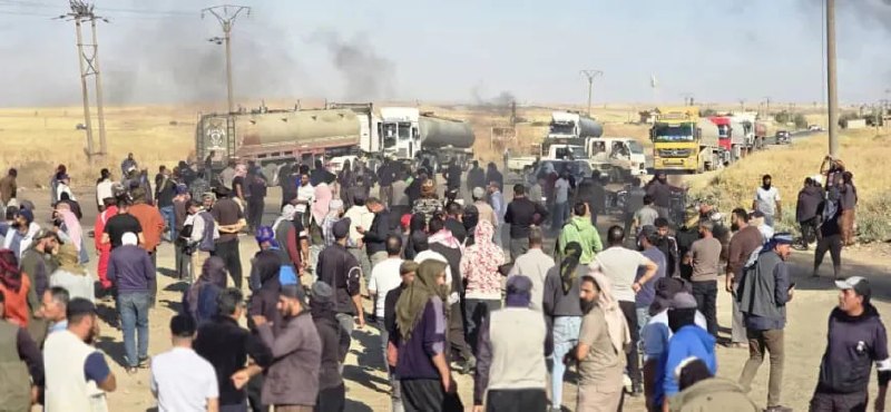 فض اعتصام عمال النفط وفتح طريق الصهاريج بعد وعود بإعادتهم للعمل