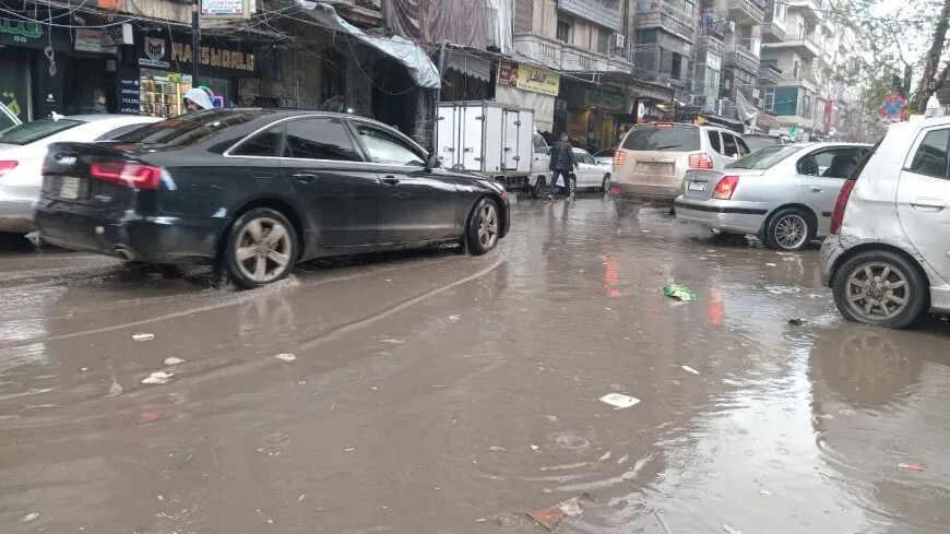 أمطار غزيرة تغمر شوارع ومنازل ومحال في مدينة حلب