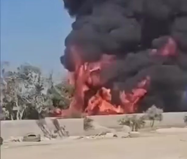حريق كبير في محطة بدائية لتكرير الوقود بمدينة منبج