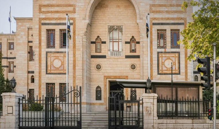إجراءات أمنية مشددة وإغلاق طرق قرب مجلس الشعب في دمشق