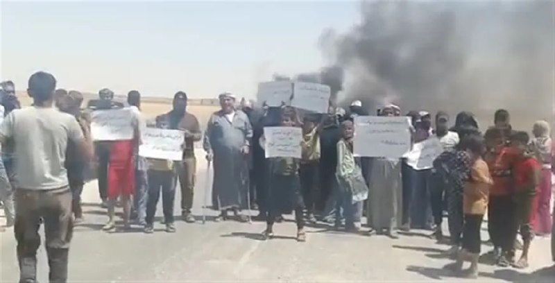 وقفة احتجاجية في قرية العطالة بريف الحسكة للمطالبة بتحسين الأوضاع المعيشية