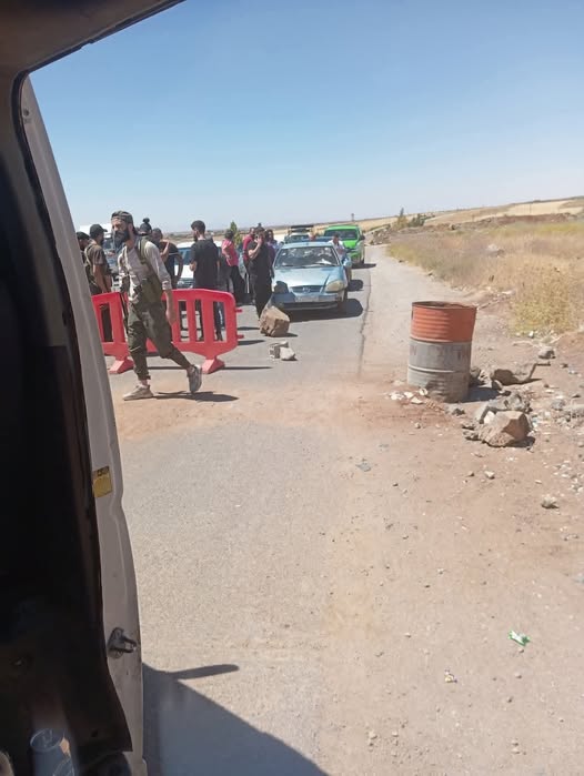 اغلاق طريق السويداء على خلفية تهريب أسرى