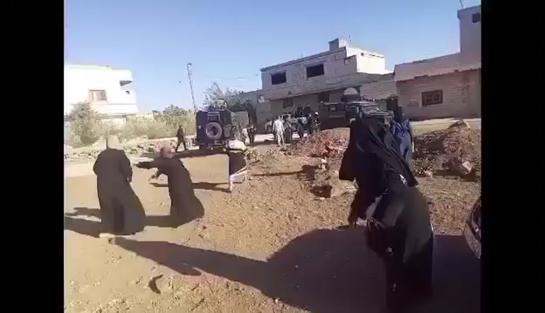 توتر ومداهمات أمنية في الحي الغربي بمدينة الصنمين