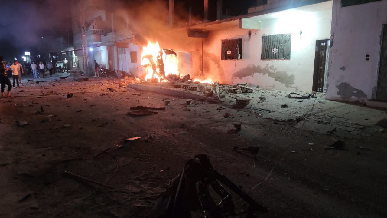 استهداف سيارة عنصر في الأمن الداخلي بعبوة ناسفة في مدينة الحراك شرقي درعا