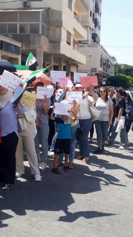 وقفة احتجاجية لمعلمي العقود في طرطوس رفضًا لقرارات وزارة التربية