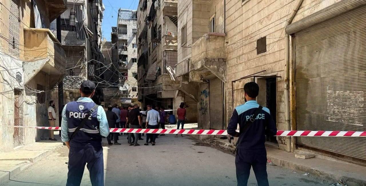 إخلاء مبنى آيل للسقوط في حي السكري بمدينة حلب