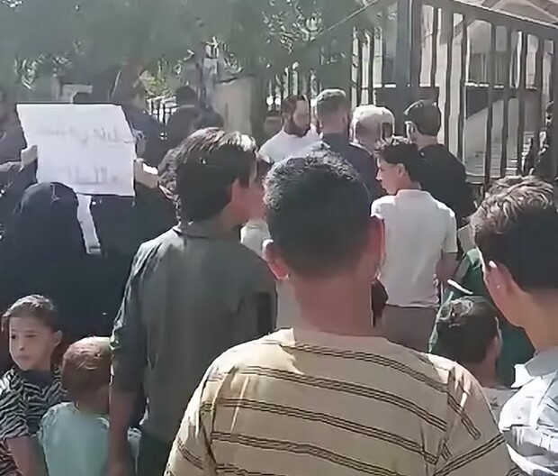 وقفة في الصنمين للمطالبة بالإفراج عن موقوفين