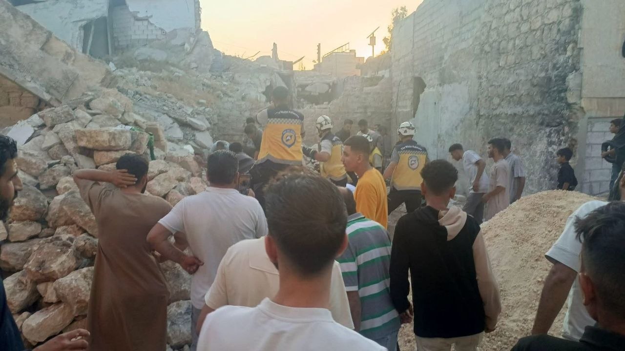 انهيار مبنى سكني في حي الحيدرية بمدينة حلب