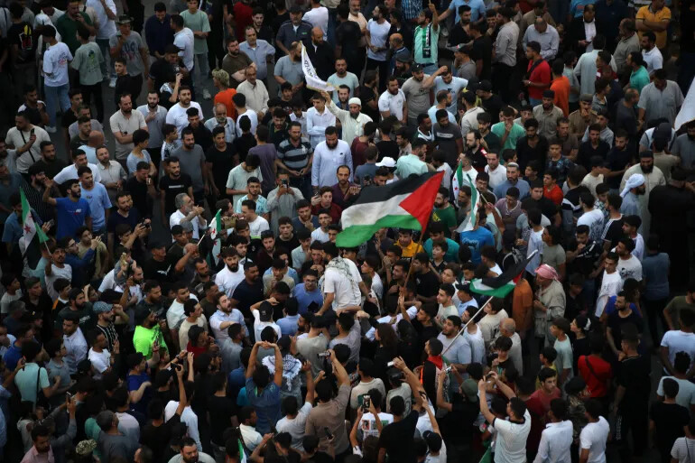 مظاهرة في إدلب تنديدًا بالتوغلات الإسرائيلية في الجنوب السوري