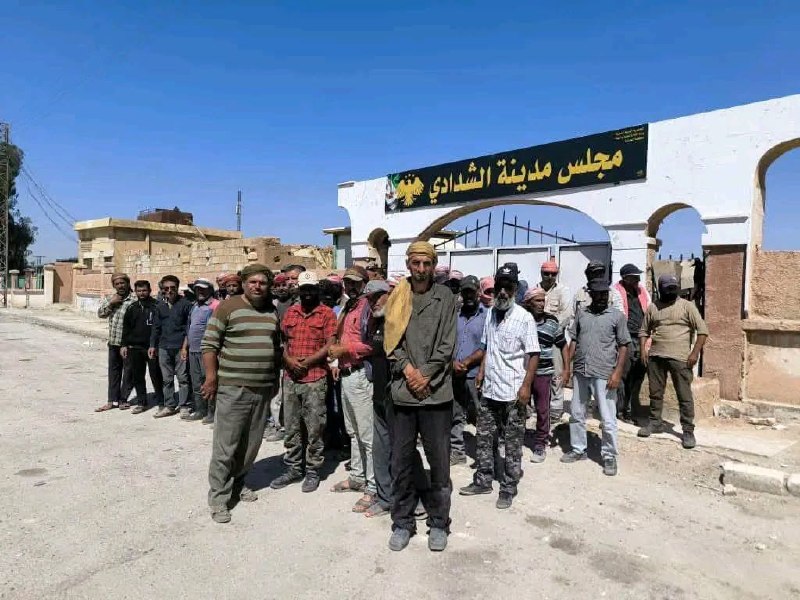 وقفة احتجاجية لعمال بلدية الشدادي للمطالبة بمستحقاتهم